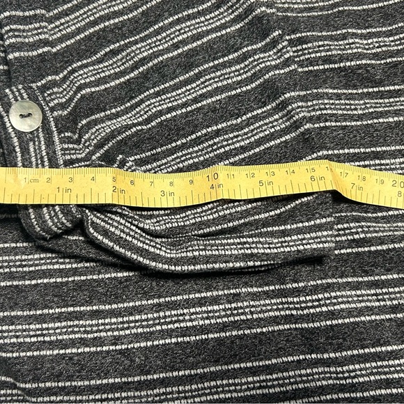 π΄2/$10 Striped blouse - Picture 6 of 7